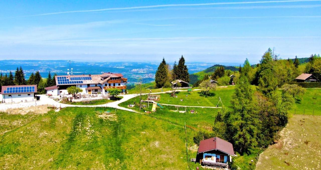 Holzhaus "Zum Schwarz'N" Appartement Aurach am Hongar Buitenkant foto