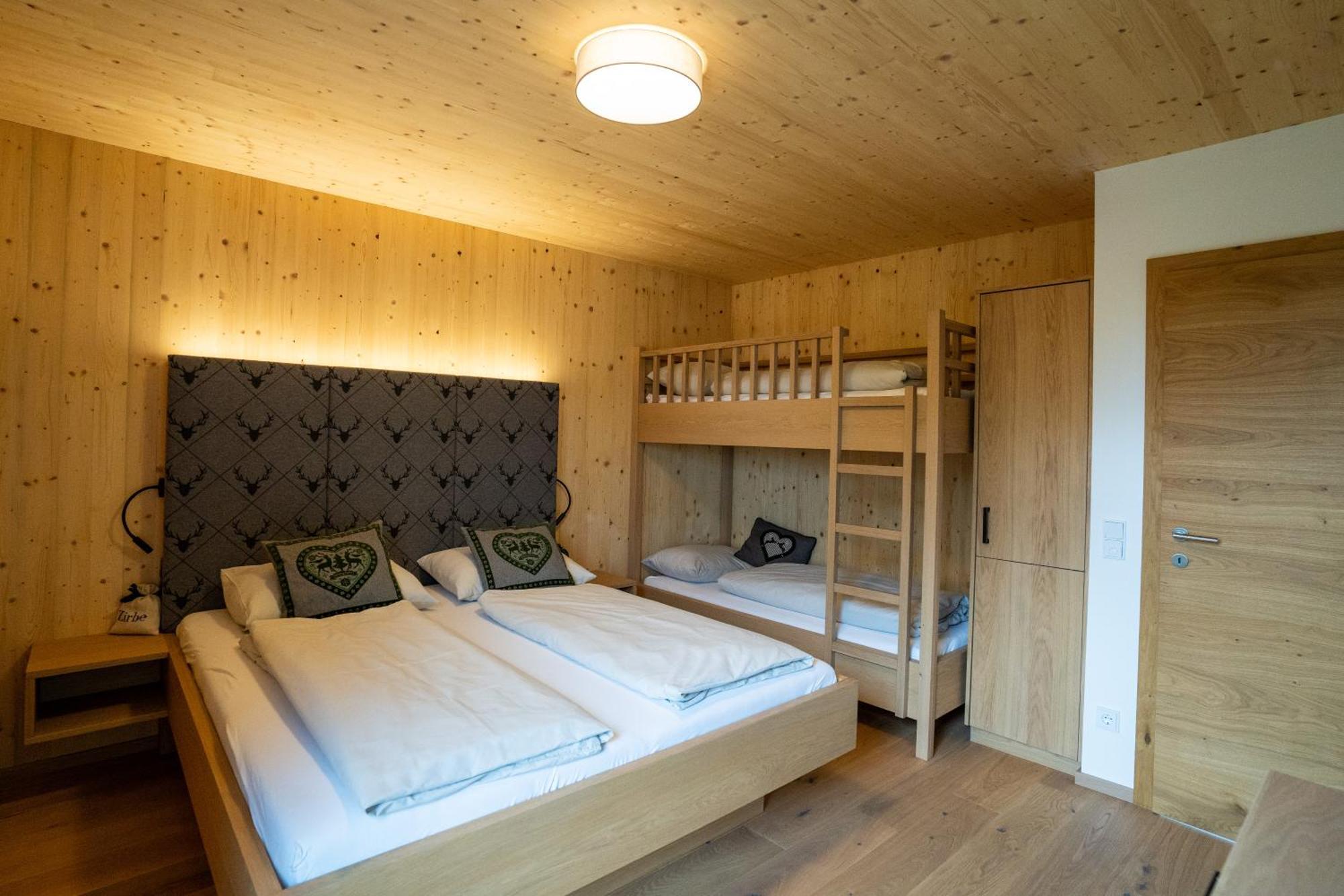 Holzhaus "Zum Schwarz'N" Appartement Aurach am Hongar Buitenkant foto