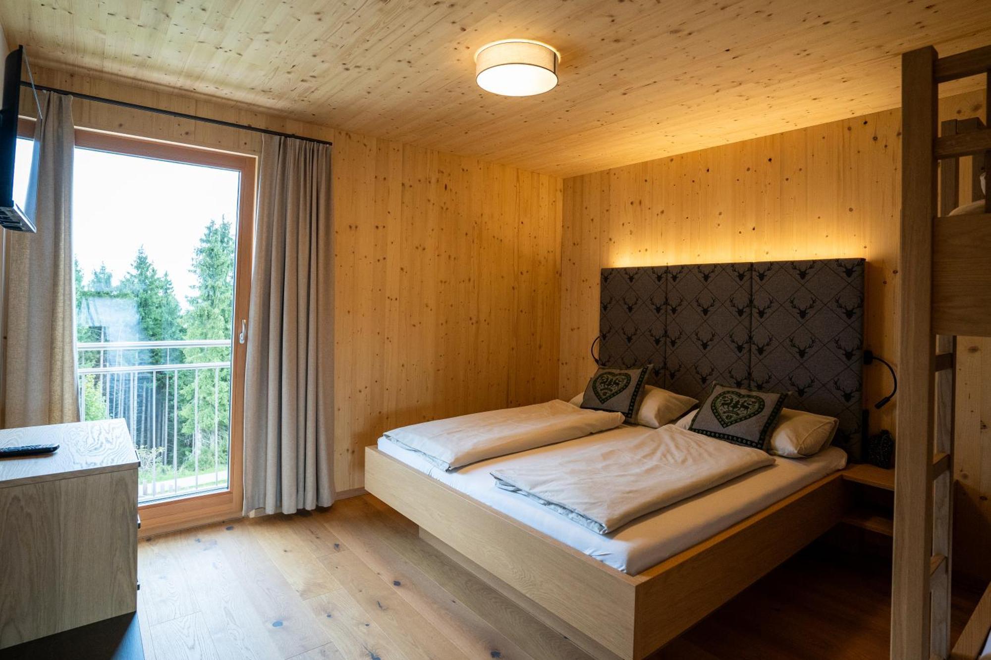 Holzhaus "Zum Schwarz'N" Appartement Aurach am Hongar Buitenkant foto