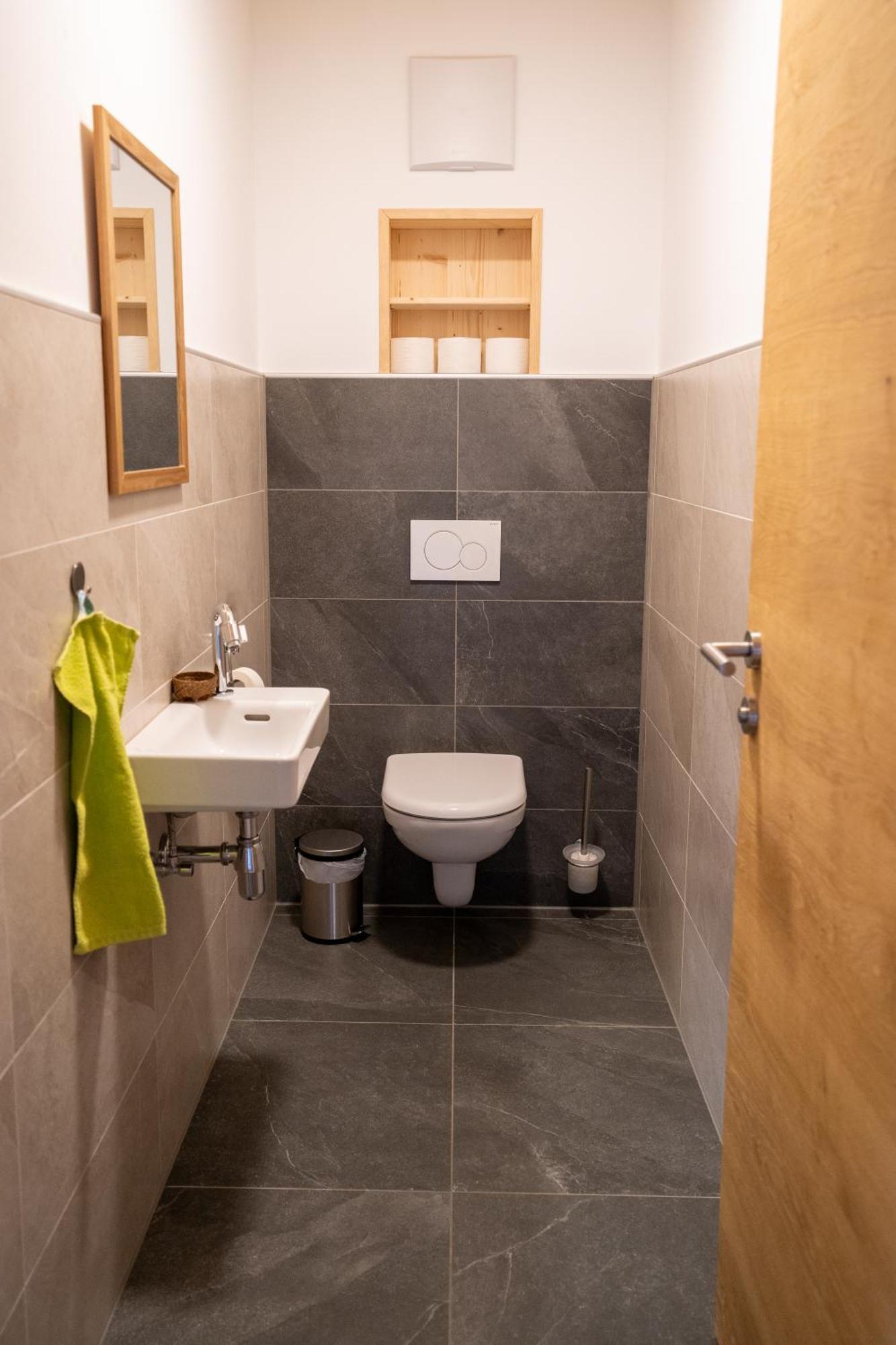 Holzhaus "Zum Schwarz'N" Appartement Aurach am Hongar Buitenkant foto