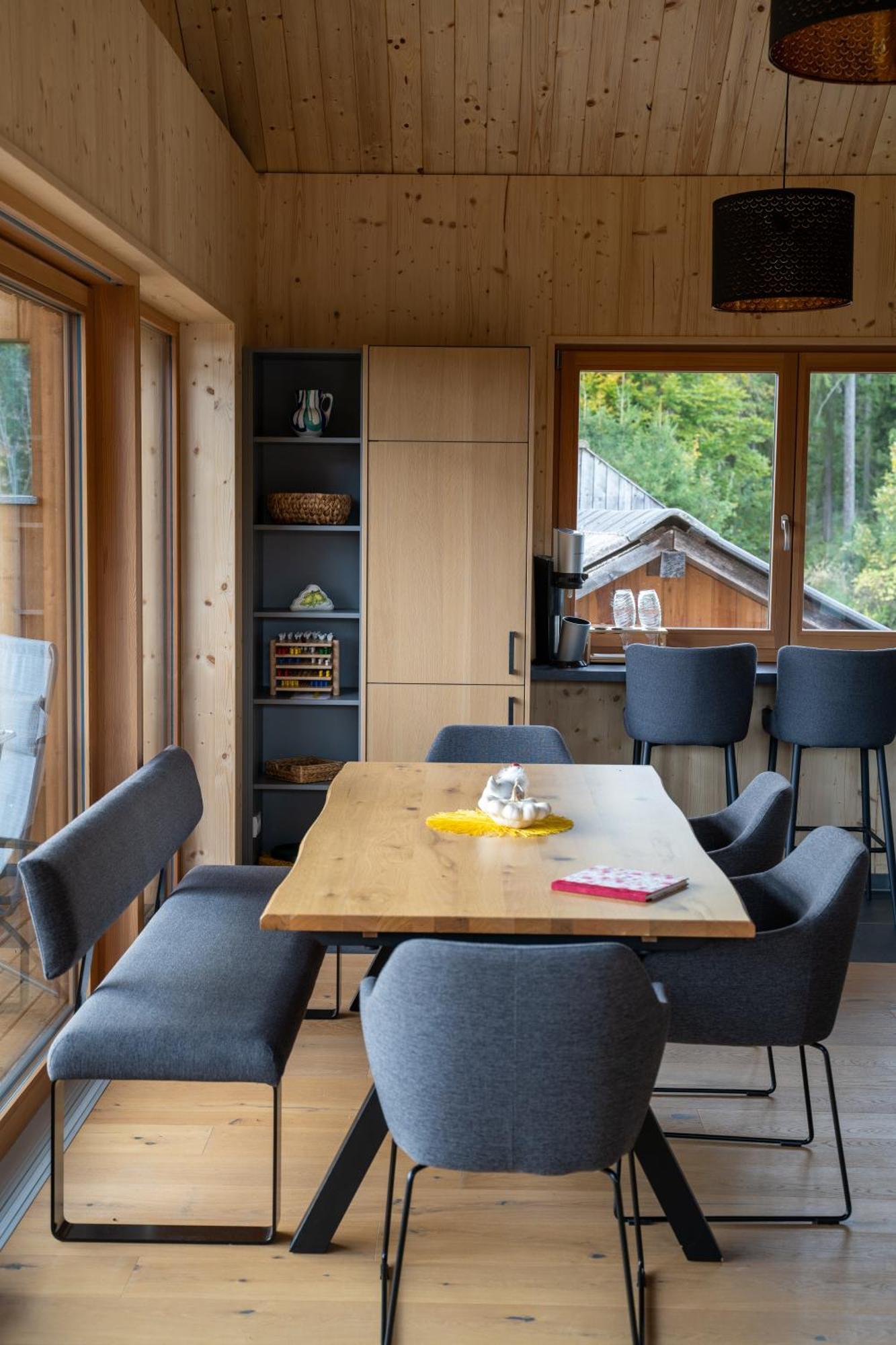 Holzhaus "Zum Schwarz'N" Appartement Aurach am Hongar Buitenkant foto