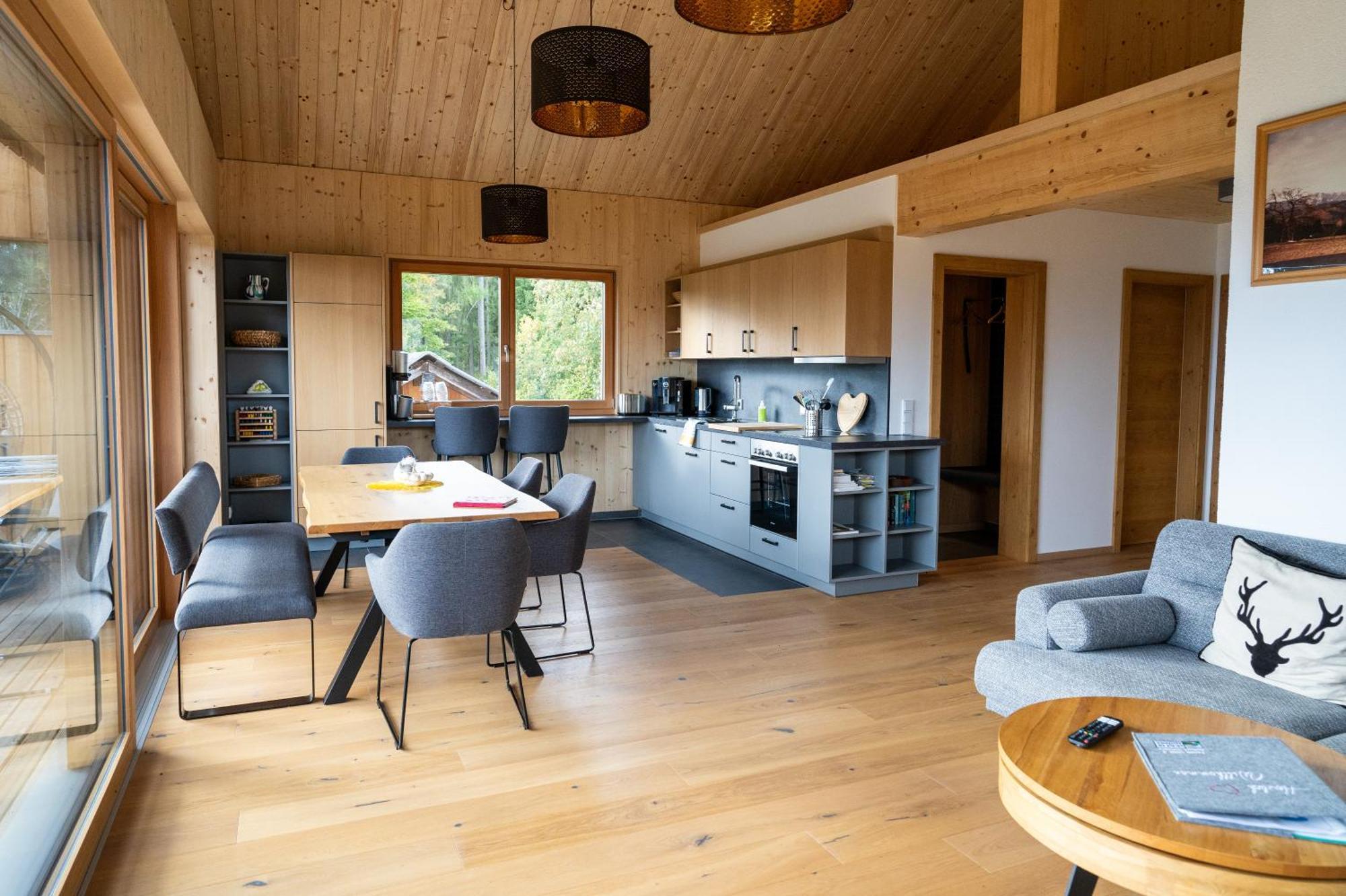 Holzhaus "Zum Schwarz'N" Appartement Aurach am Hongar Buitenkant foto