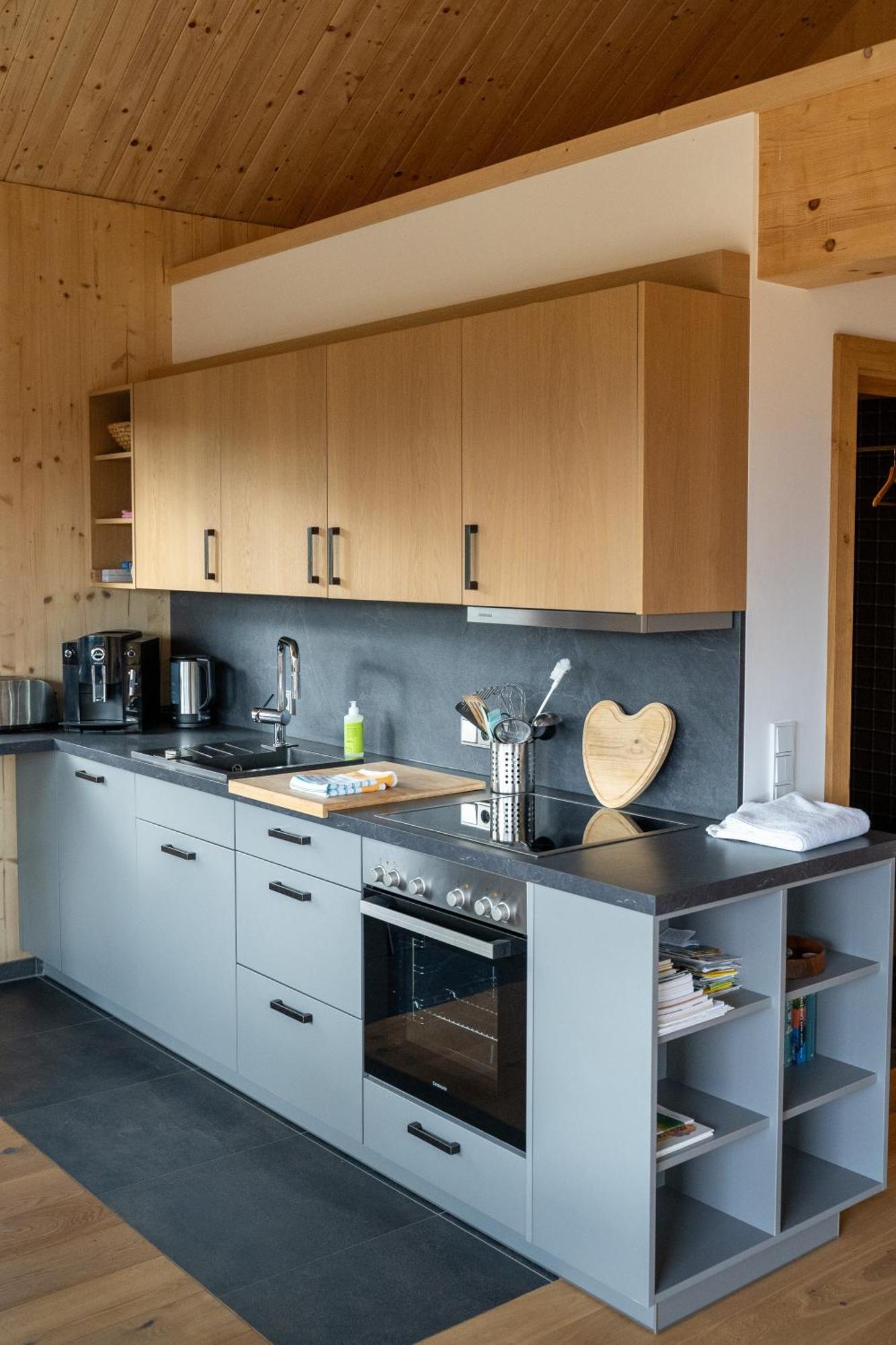 Holzhaus "Zum Schwarz'N" Appartement Aurach am Hongar Buitenkant foto