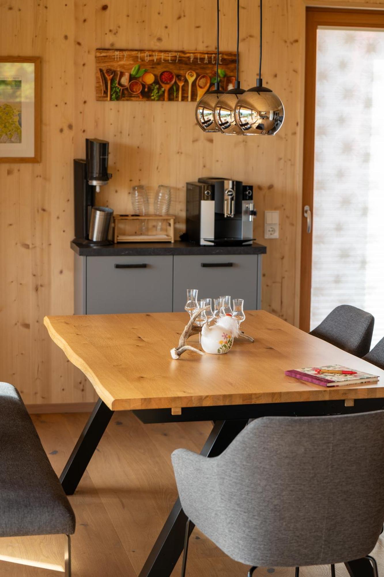 Holzhaus "Zum Schwarz'N" Appartement Aurach am Hongar Buitenkant foto