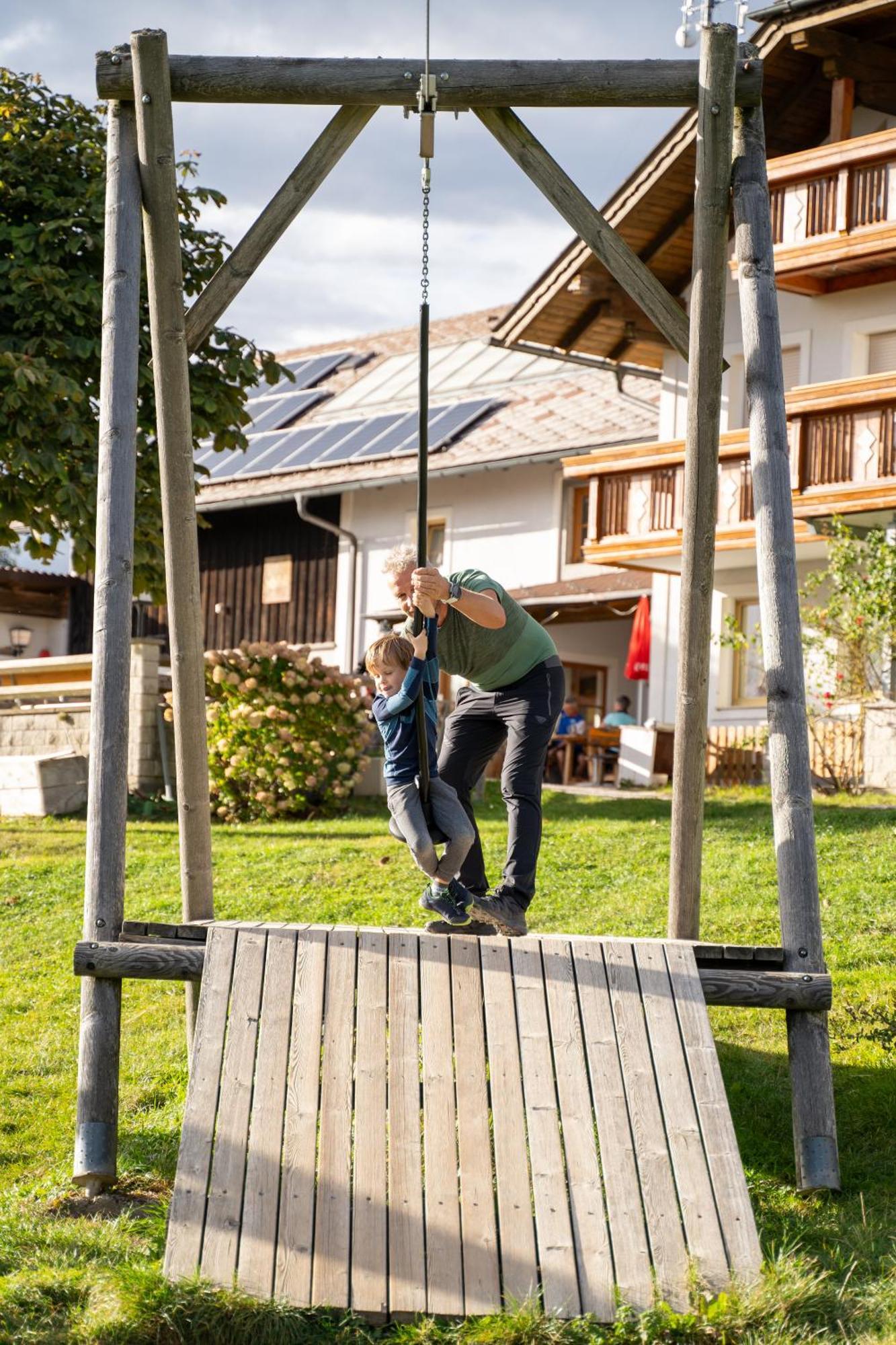 Holzhaus "Zum Schwarz'N" Appartement Aurach am Hongar Buitenkant foto