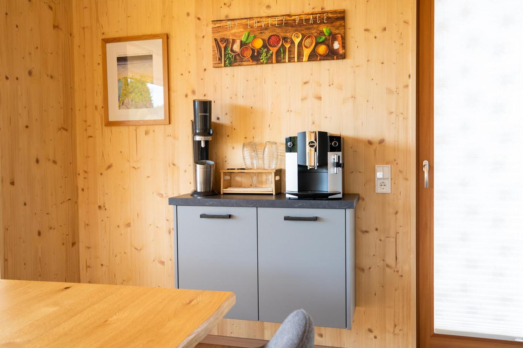Holzhaus "Zum Schwarz'N" Appartement Aurach am Hongar Buitenkant foto