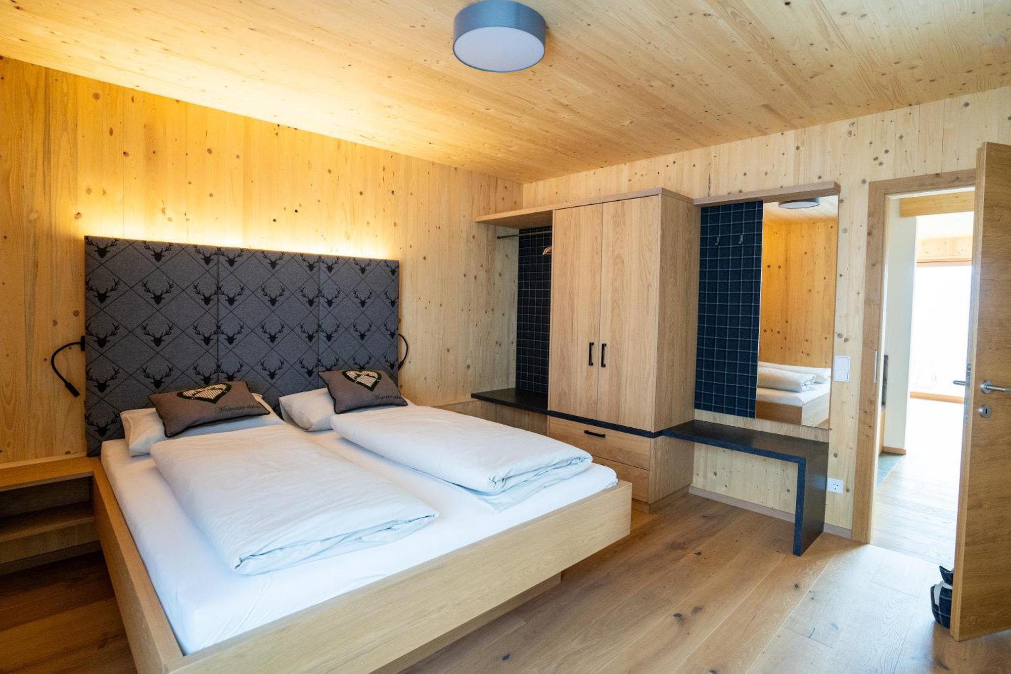 Holzhaus "Zum Schwarz'N" Appartement Aurach am Hongar Buitenkant foto