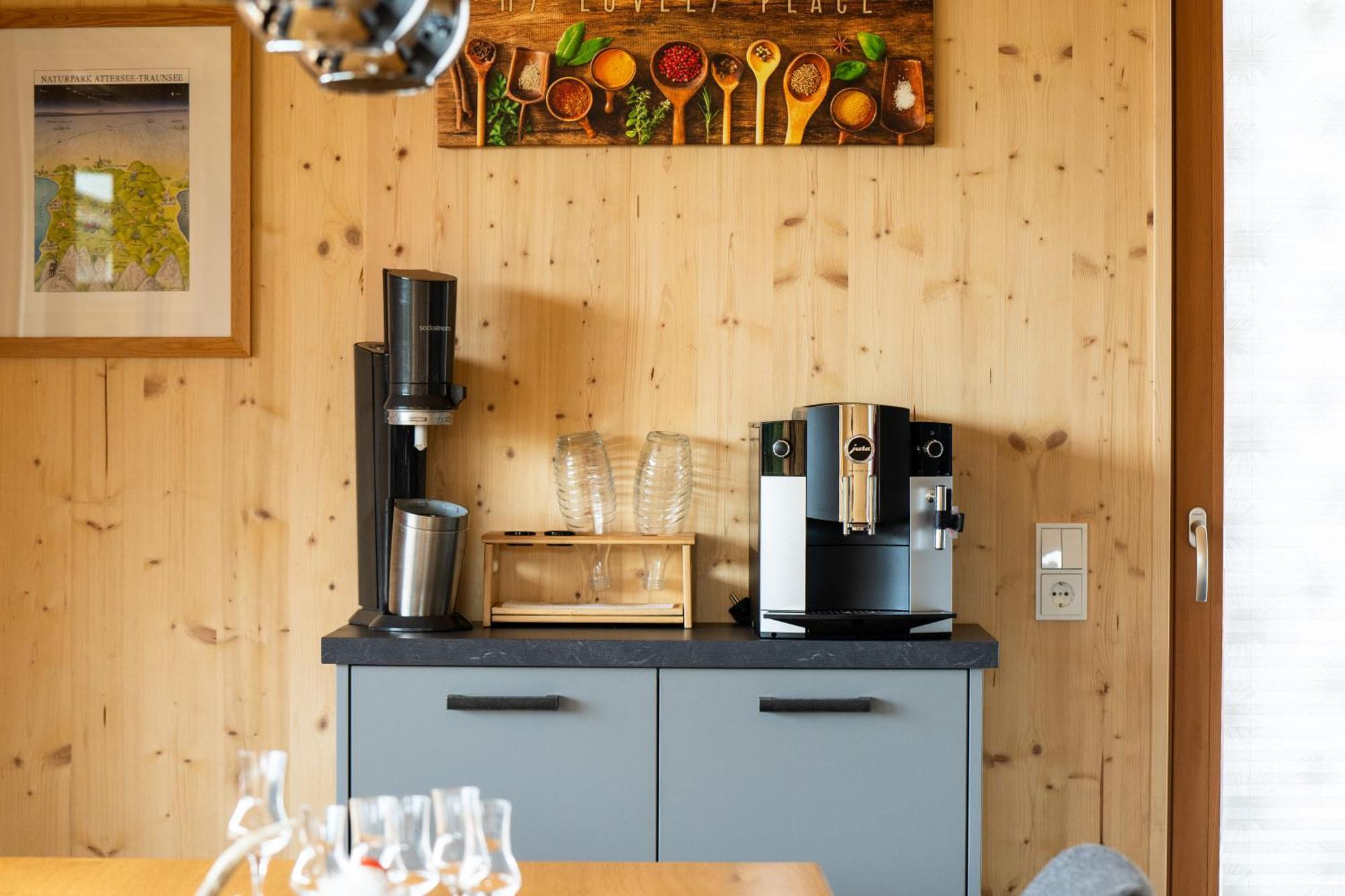 Holzhaus "Zum Schwarz'N" Appartement Aurach am Hongar Buitenkant foto
