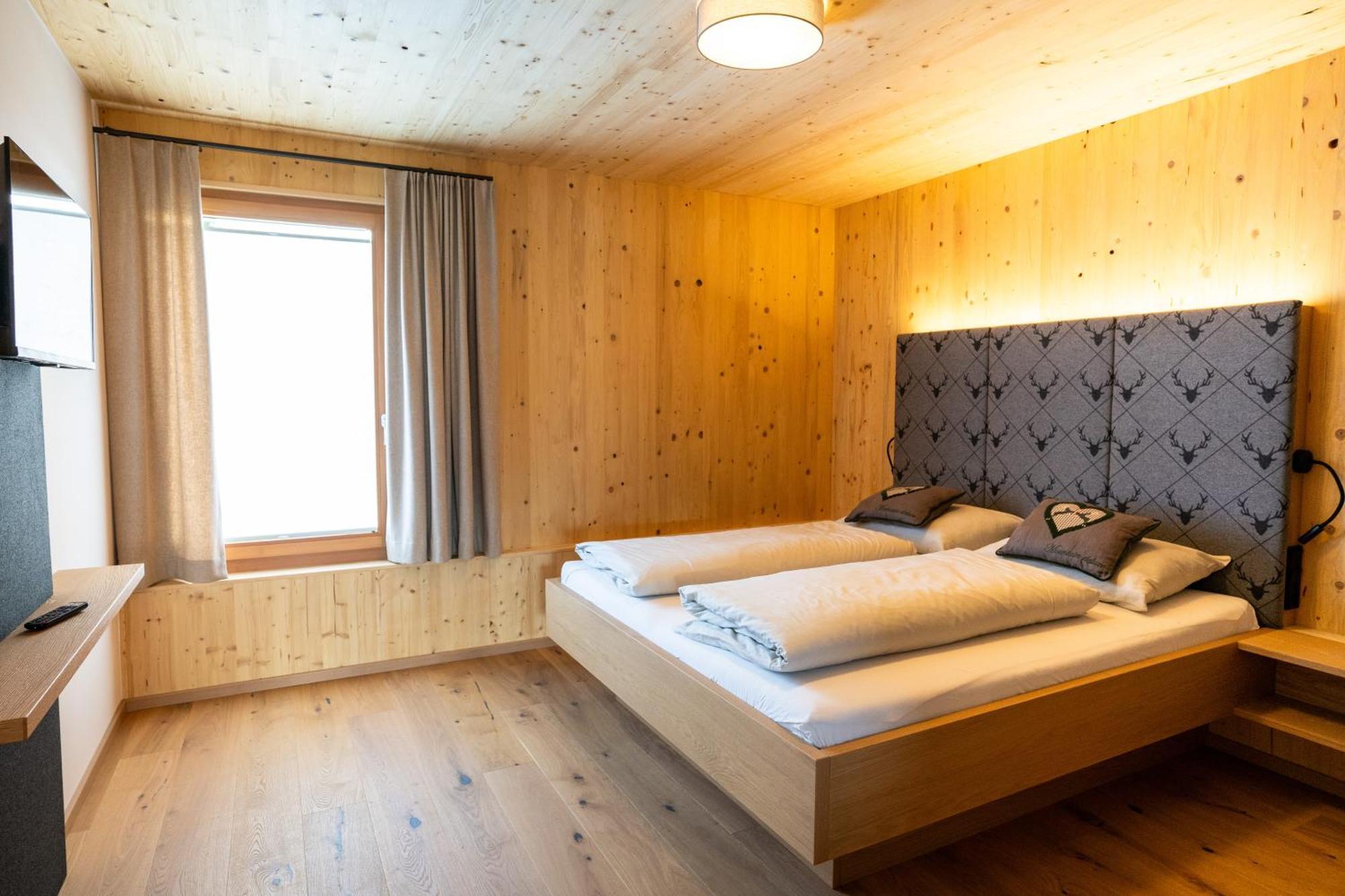 Holzhaus "Zum Schwarz'N" Appartement Aurach am Hongar Buitenkant foto