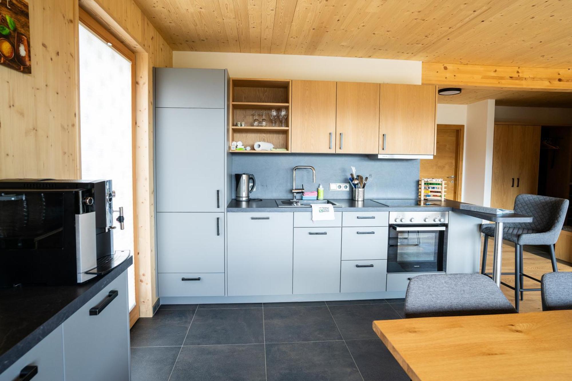 Holzhaus "Zum Schwarz'N" Appartement Aurach am Hongar Buitenkant foto